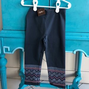 Chevron graphic capri leggings